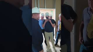Visitando a construção do Hospital Regional juntamente com o Governador do estado e demais lideranças.
