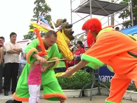 Clowns street show 2006 Klip