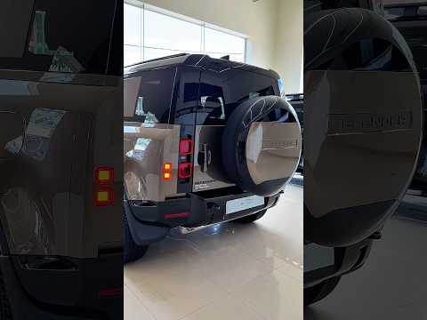 Land Rover defender 110 PHEV 2025 Review new color