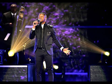 Kelontae Gavin performing "No Ordinary Worship"