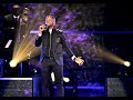 Kelontae Gavin Performing No Ordinary Worship