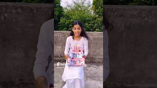 Download lagu Dekho archi ko kya mila 😱😱#viral #youtube #video mp3