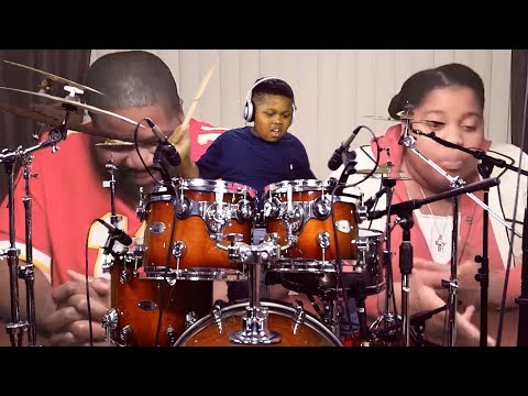 Drums - 9 year old Maurice Fears Jr  playes to viral beatbox couple Wow!