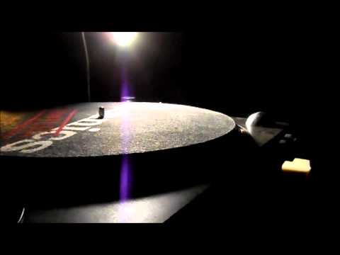 Miykha'el Lightforce playing "Makka Roots - High Meditation" (Moa Anbessa)