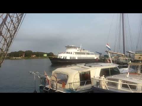 Lijndienst Urk - Enkhuizen De Zuiderzee vaart haven Urk binnen 21-08-2017 19:37 uur.