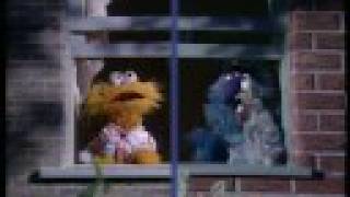 Sesame Street - Zoe and Herry sing &quot;Moonshine&quot;