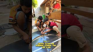 Download lagu Kids Setting Up Pegon Kite Flying mp3