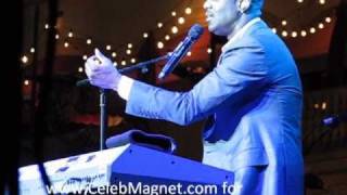 Brian McKnight Sings &quot;Do I Ever Cross Your Mind&quot; @ The Grove