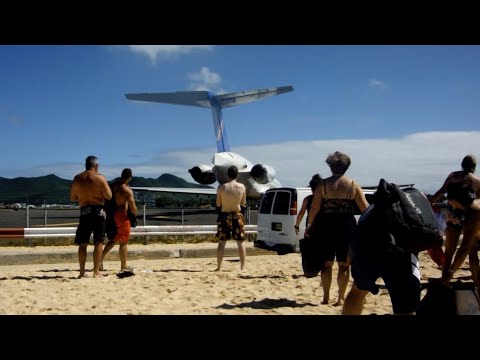 Huge LOUD Airplane Takes Off at Maho Beach, Sint Maarten
