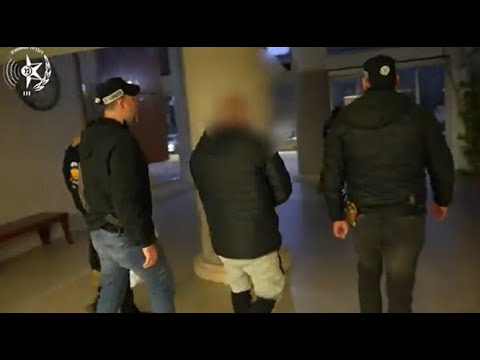 נעצרו 17 חשודים בהטיית משחקים שוחד והימורים