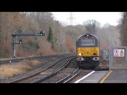 67005 with the Pullman set passing Hook | 16/12/2017