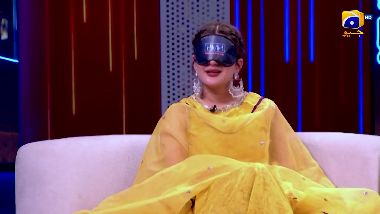 Nazar Band - Kubra Khan Se Dilchasp Sawalaat - Hasna Mana Hai with Tabish Hashmi - Best Clip 04