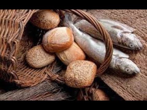 Župnik Marko Čižman "Petnajst minut": 5 hlebov in 2 ribi