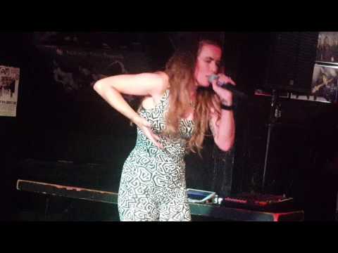 Vicky Jackson sings Skunk Anansie: Weak