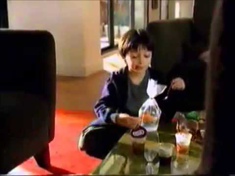 COMPILATION PUB NESTLE AVEC LE POISSON MAURICE