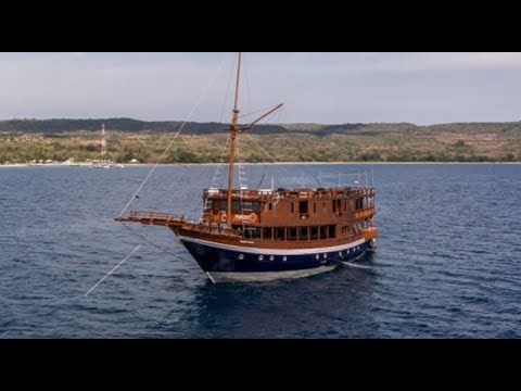 MOLA MOLA 2 LIVEABOARD - Dive Indonesia