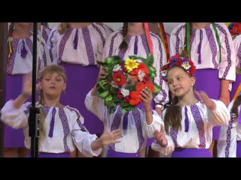 Choir of students from Slobozan School of Aesthetic Education