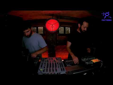 PATTERN : Data Roaming Showcase - Kerst x DC11 - 4 P.M