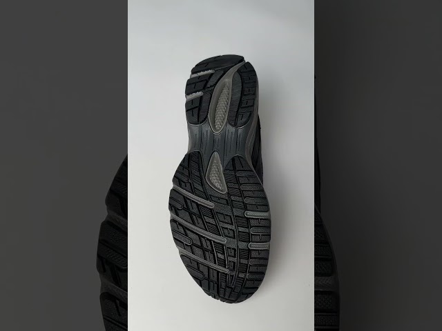 Чоботи жіночі шкіряні байка хутро 592641 Чорний Кросівки чоловічі сітка 591325 Темно-сірі