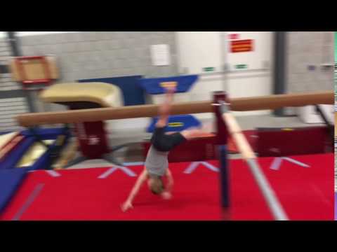 Dylan salto hele schroef achterover