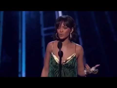Rihanna wins Billboard Music Awards 2016