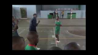 preview picture of video 'fegahand, Luc ABALO aux entrainements avec les jeunes Handball du Gabon'