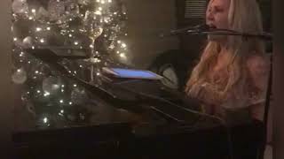 Dalene at the Gaylord Texan Silver Bar Strawberry Wine piano and vocal cover