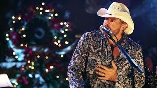 இڿڰۣ Toby Keith  ♥ Live ♥ Santa I&#39;m Right Here இڿڰۣ