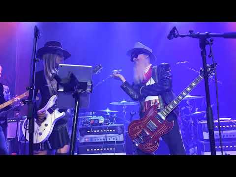 Billy Gibbons & Orianthi - "Sharp Dressed Man"