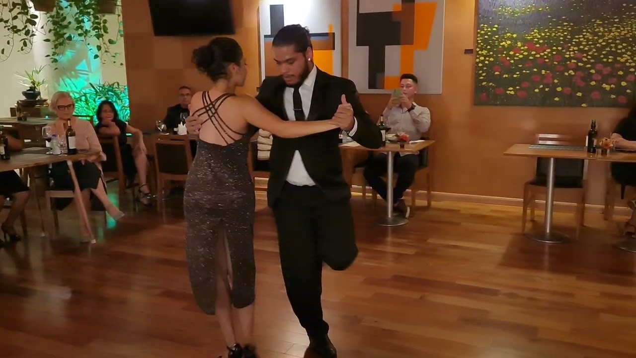 Mariane Ribeiro & Sandson Júnior (2/3) - Charamusca - D'arienzo - Milonga ACDC Brasília