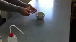 Reazione esplosiva di chimica (carburo di calcio e acqua )