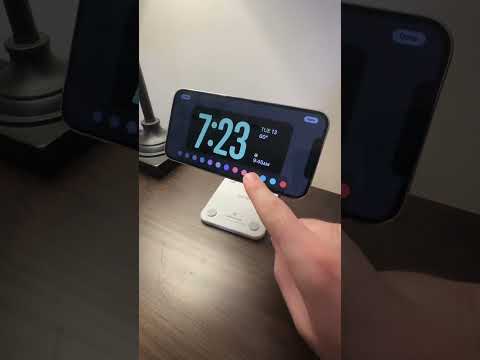 StandBy Mode in iOS 17 🤯 #apple #ios17 #shorts