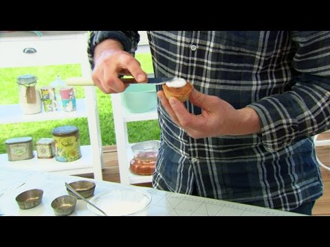 Birgitta och Johan tipsar om hur du lyckas med glasyren - Hela Sverige Bakar (TV4)