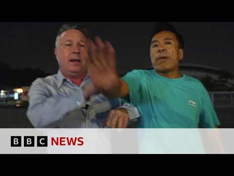 Video | The moment BBC China reporter is pushed away from filming at car attack scene | BBC News