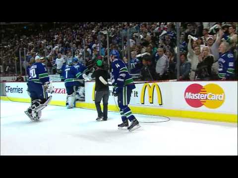 Canucks Hold off the Blues and Win Game 1 of the 08/09 Playoff Series - HD