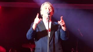 China Crisis King in a Catholic Style Live.