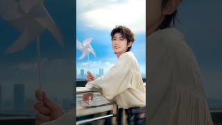 【TFBOYS 王源】你骄傲的飞远 提问：拿着大风车能飞多远 | Roy Wang Flying Bird and Cicada