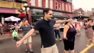 Impro : Zorba le Grec en pleine rue à Ottawa