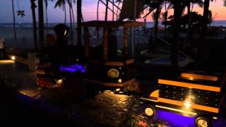 Tren eléctrico - paseo nocturno alrededor de alberca