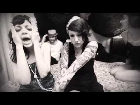 The Coathangers - Derek's Song (OFFICIAL MUSIC VIDEO)