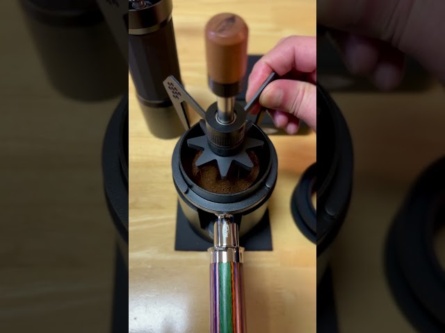 Vídeo relacionado con Fabater Herramientas WDT Ajustables, Herramientas de Distribución de Agitador de Espresso, Herramienta de Distribución de Mecánico Desmontable de Espresso (51MM)
