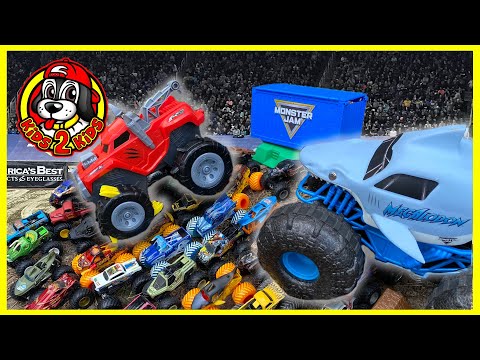 Monster Jam Truck Toys - BIG RC Car UNBOXING! 📦 Megalodon Storm, The Animal, Stunt Shot & Ninja Bots