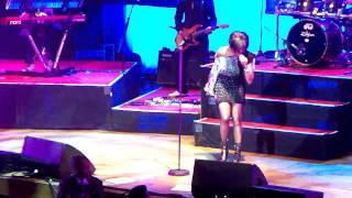 Beverley Knight Civic Hall Wolverhampton - November 09  -  In Your Shoes