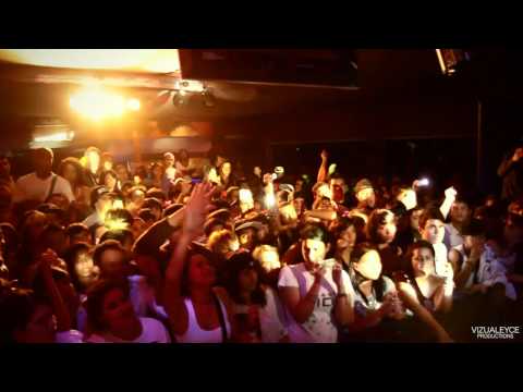 Video thumbnail for El Mundo Ya Se Acabo (Live)