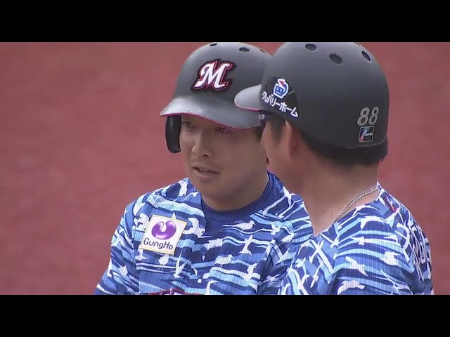 【2回裏】ベンチも拍手を送るマリーンズ・菅野のタイムリーで先制!! 2018/4/30 M-F