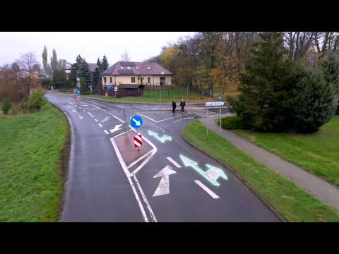 Zobacz nowatorski sposób spowalniania kierowców! #Absurdy_Drogowe