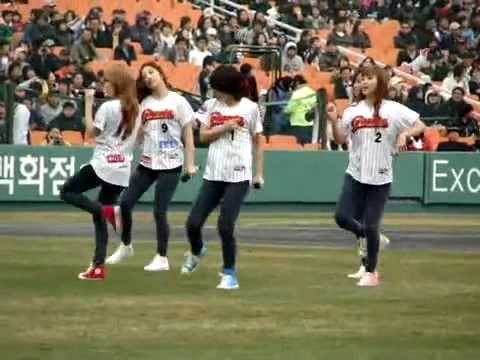 [FANCAM] 100327 4minute Hot Issue + Muzik @ Lotte Giant Opening Match