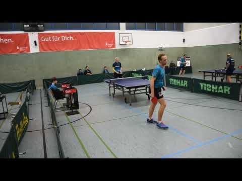 Martin Biolek ( TTG Netphen ) - Jakob Eberhardt ( TV Refrath 2 ) am 17.09.2022: 11:9, 11:6, 11:9