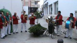 preview picture of video 'La barbacoa, de Georgie Dann, por la Charanga de Vilalba (Lugo), en la Maruxaina 2009'