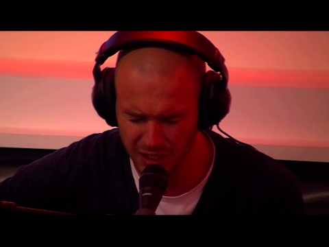 Stan Van Samang - King In My Head (live bij Q)